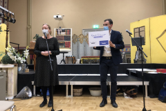Die Direktorin der Kunststiftung Sachsen-Anhalt, Frau Bursian, hält die Laudatio für den 3. Platz